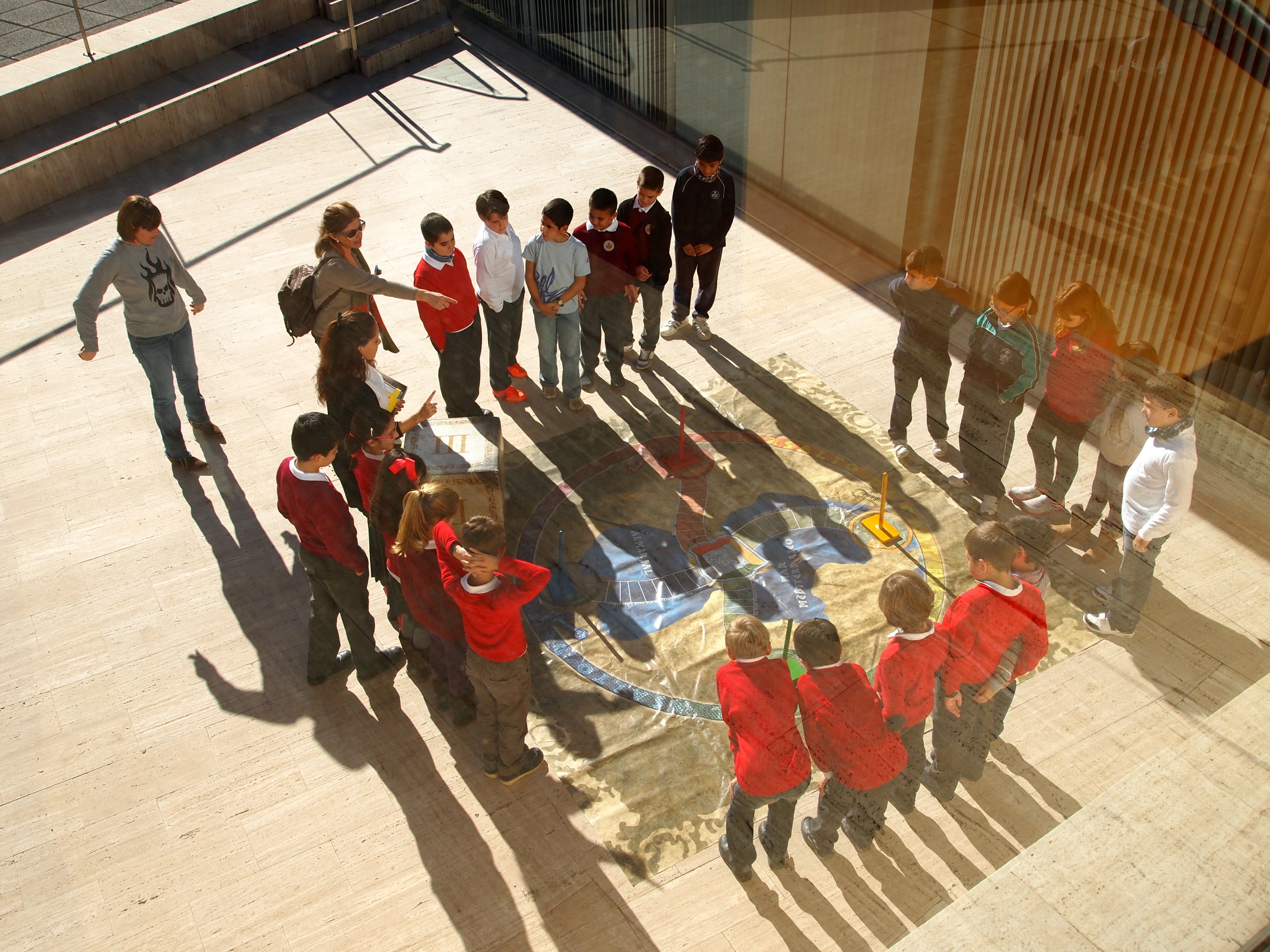 TALLER 'DESCUBRE QART HADAST' en Muralla Pnica. DIA INTERNACIONAL DE LA FAMILIA